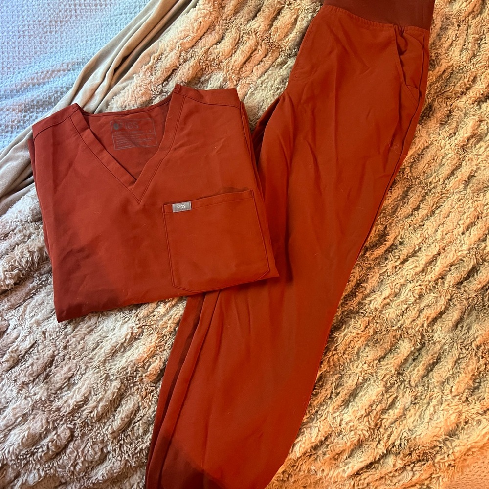 Figs Auburn Scrub Set: S Catarina Top / XS High Waisted Zamora Bottoms